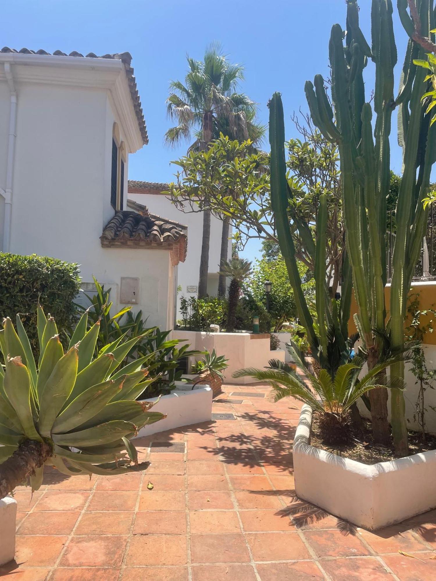 Villa Cana San Roque  Exteriör bild
