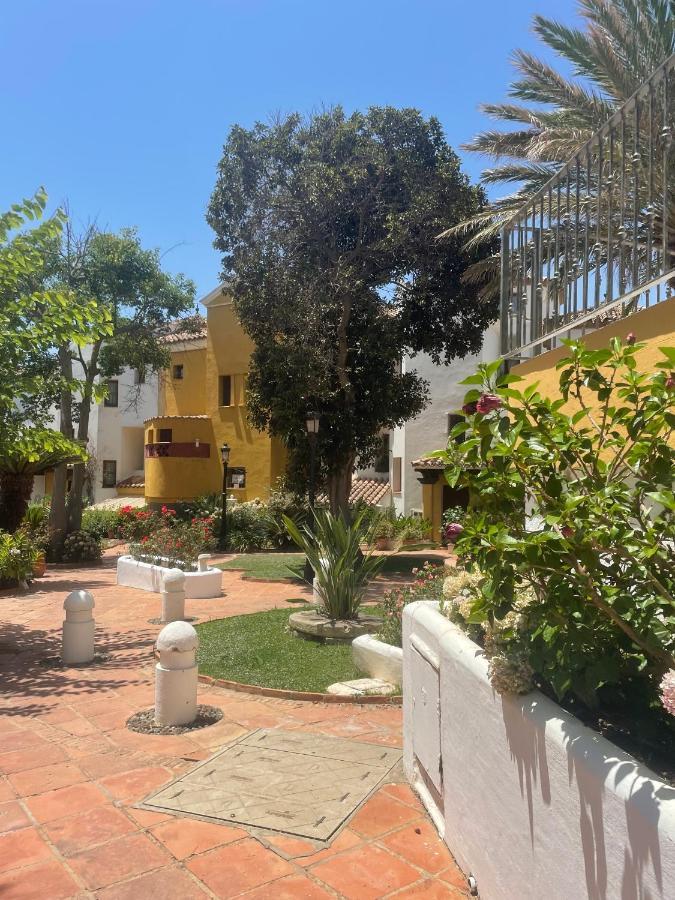 Villa Cana San Roque  Exteriör bild