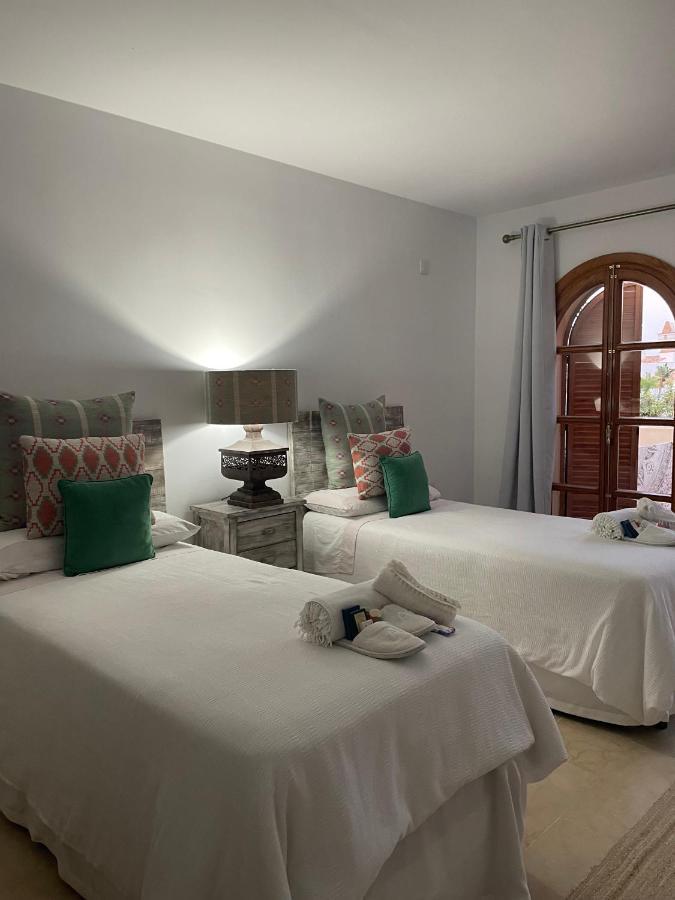 Villa Cana San Roque  Exteriör bild